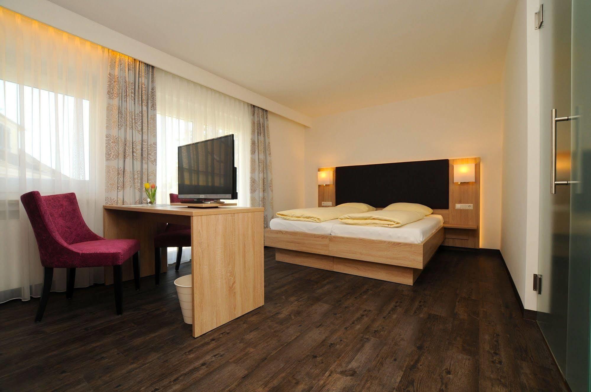 Hotel Ritter Теттнанґ Екстер'єр фото